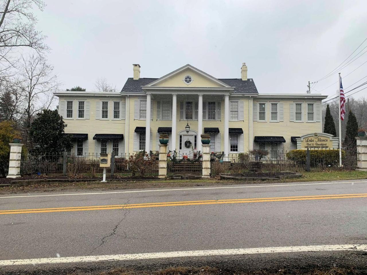 The Lake Manor Bed and Breakfast Morgantown Εξωτερικό φωτογραφία